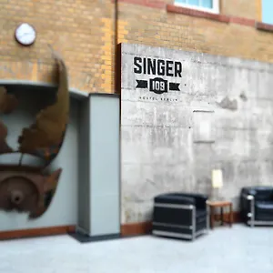 Singer109 Hostel, & Hostal
